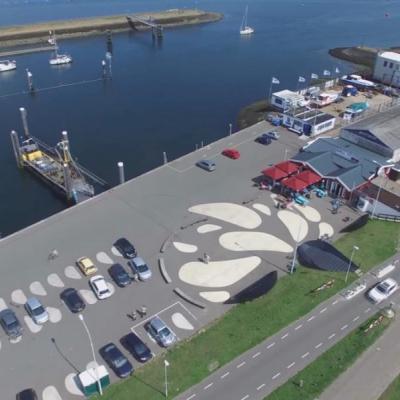 luchtfoto van de vissershaven en havenplateau