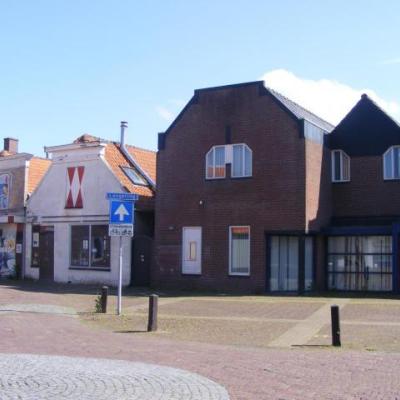 Huidige situatie Kop Nieuwstraat, 4 oudere panden aan pleintje